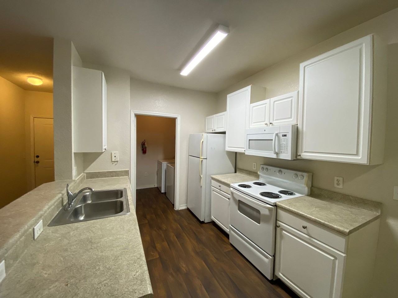 3004 Hemingway Cir - Photo 4 of 15