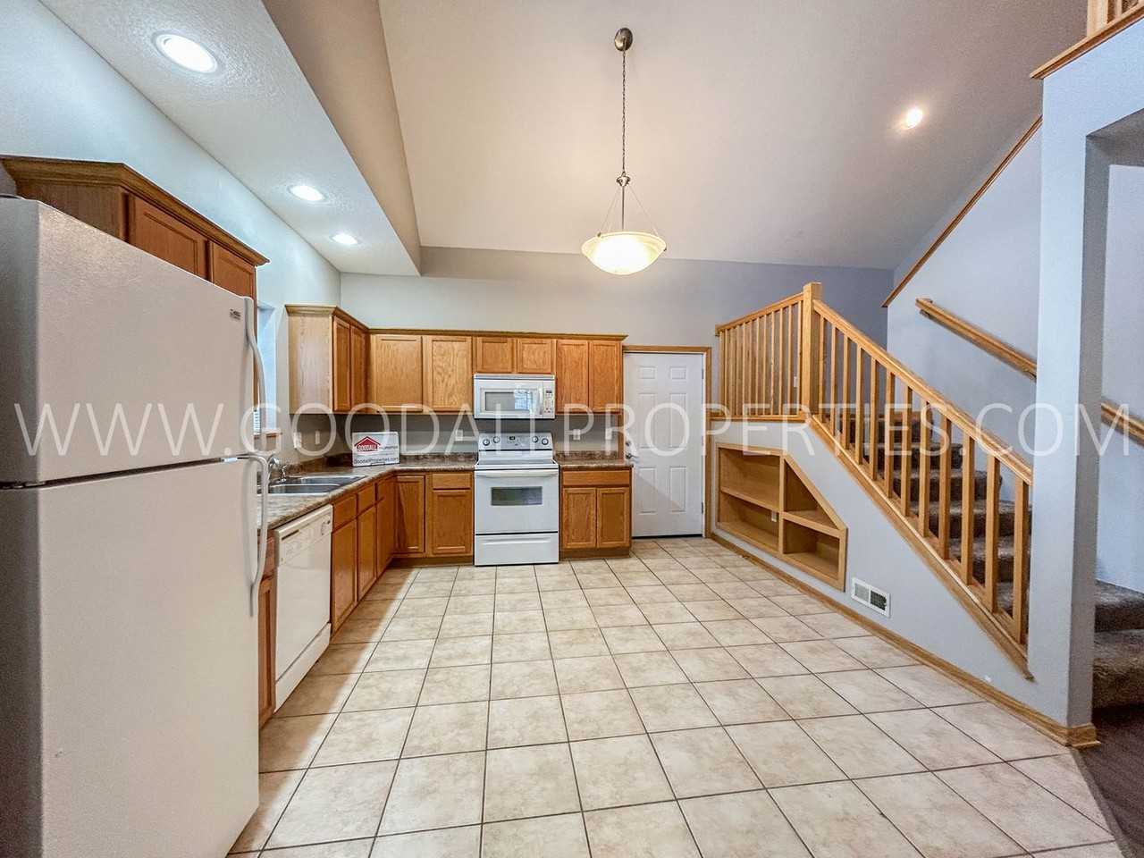 4308 153rd Pl - Photo 3 of 13