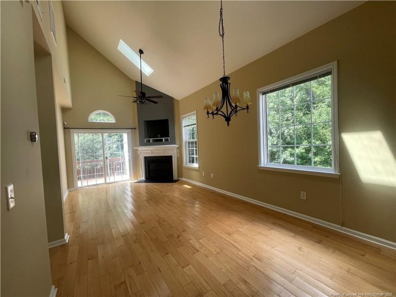 112 Summit Oaks Ln - Photo 2 of 17