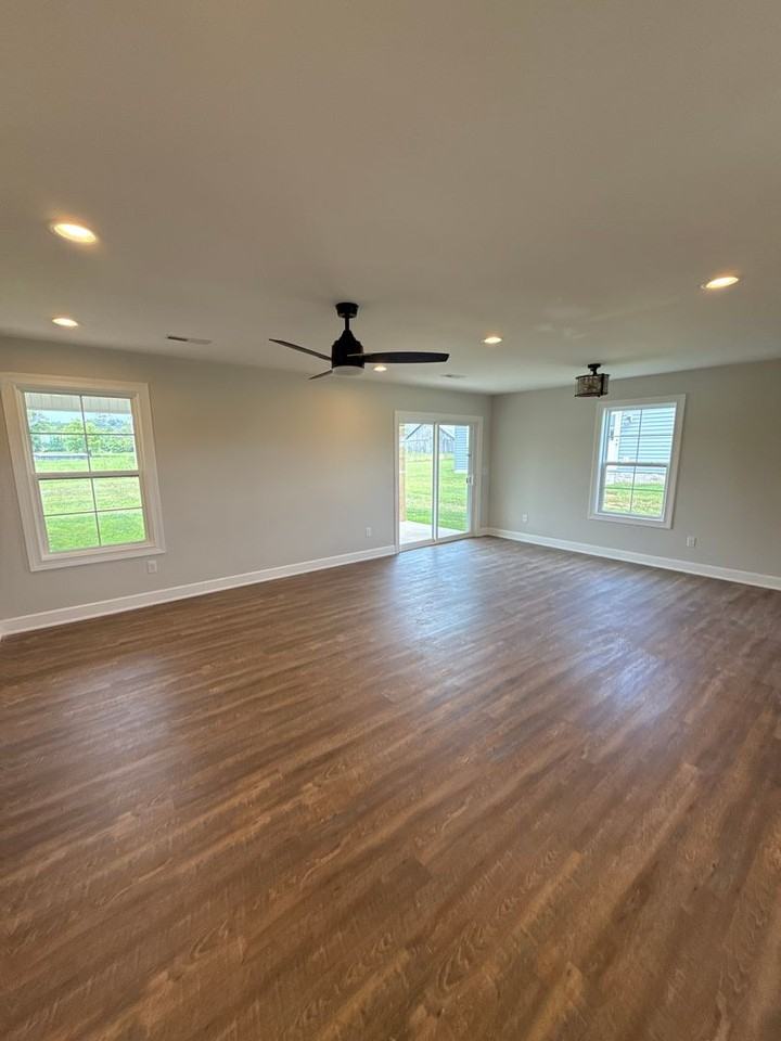 121 Madeline Ct - Photo 3 of 12