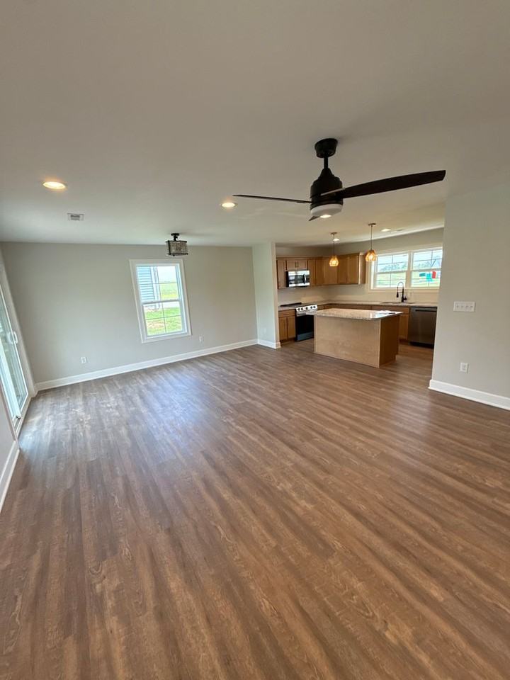 121 Madeline Ct - Photo 4 of 12