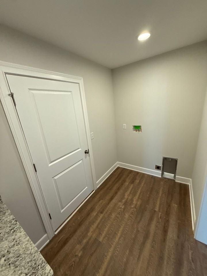 121 Madeline Ct - Photo 6 of 12