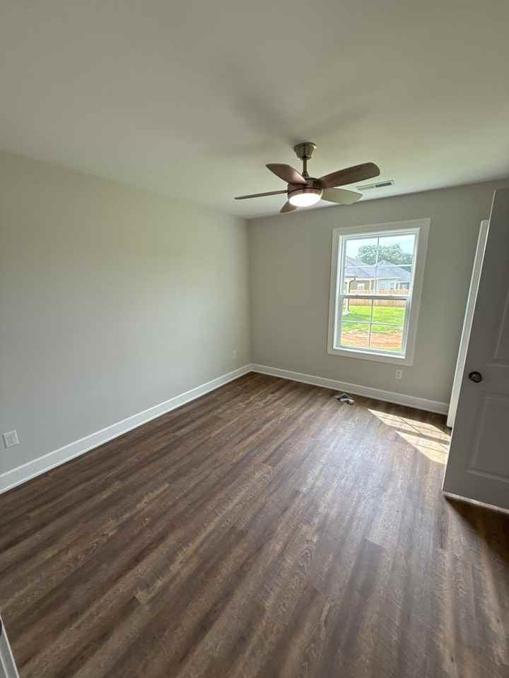 121 Madeline Ct - Photo 7 of 12