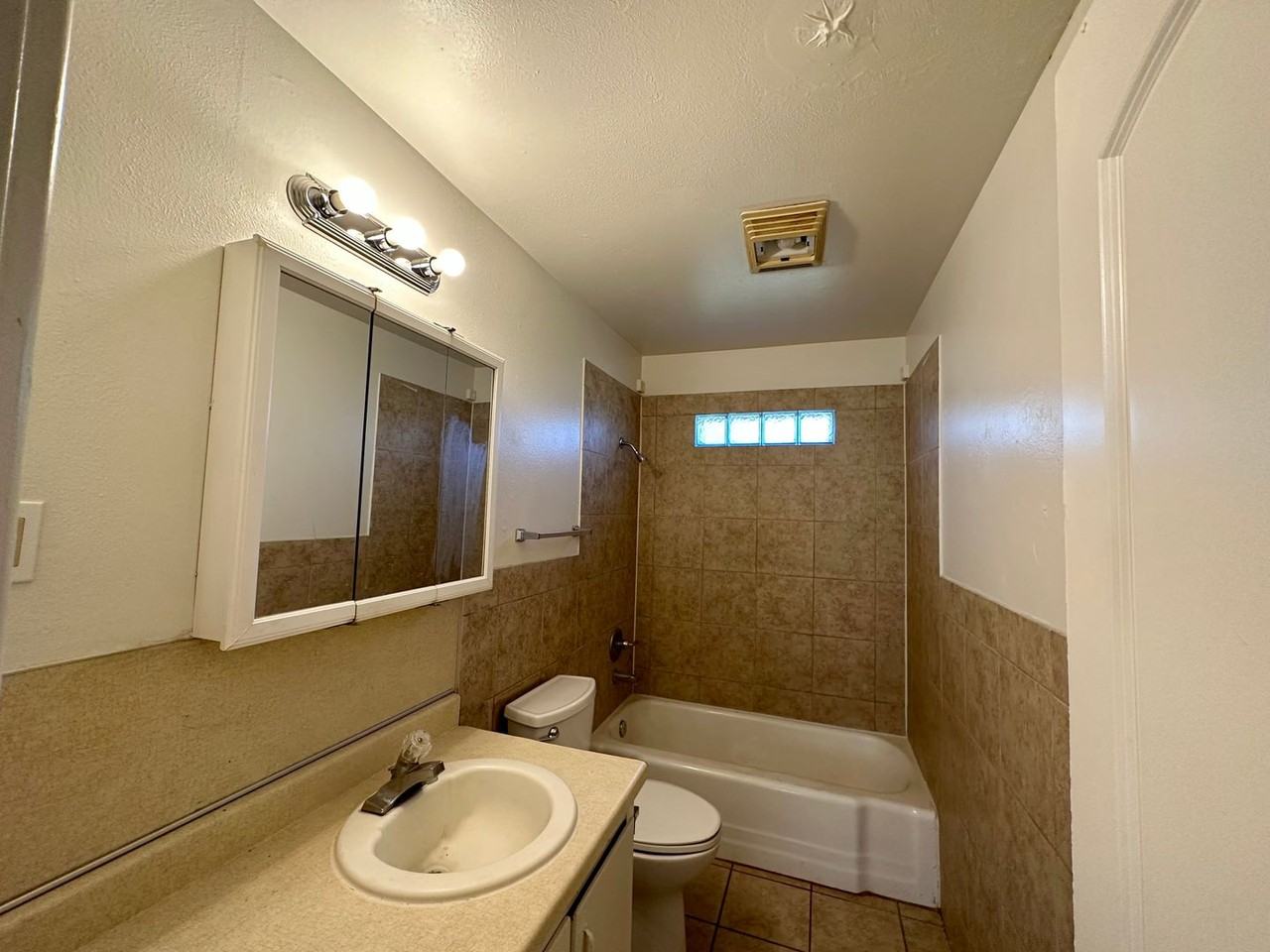 5018 39th St - Photo 5 of 9