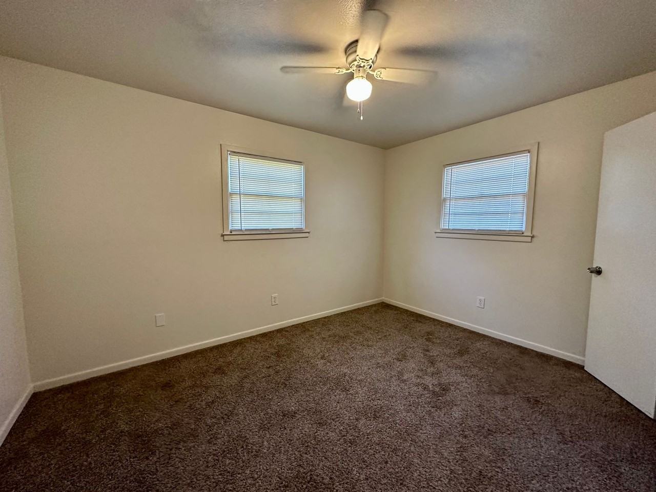 5018 39th St - Photo 6 of 9