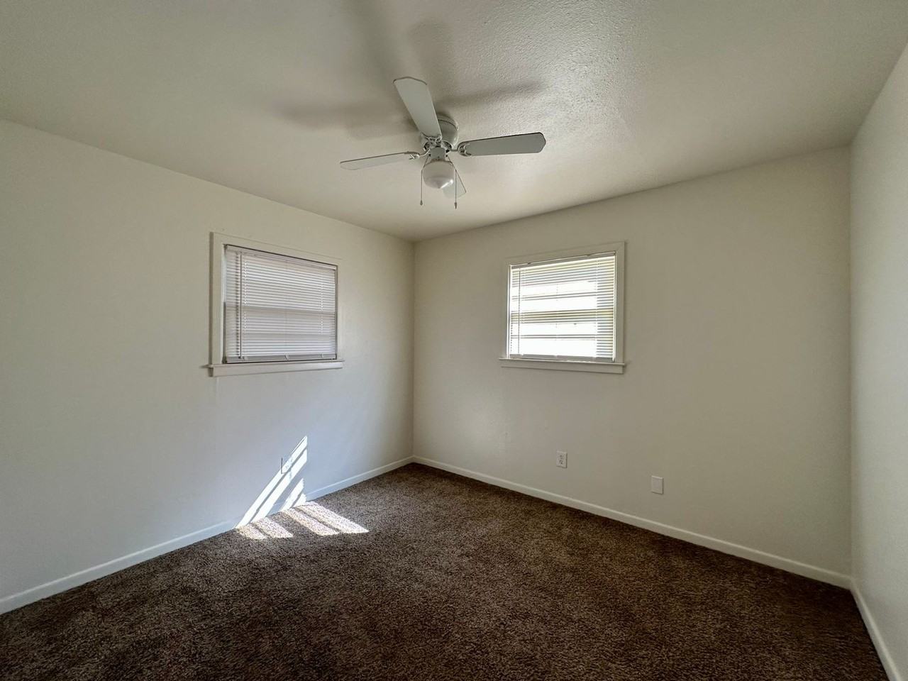 5018 39th St - Photo 7 of 9