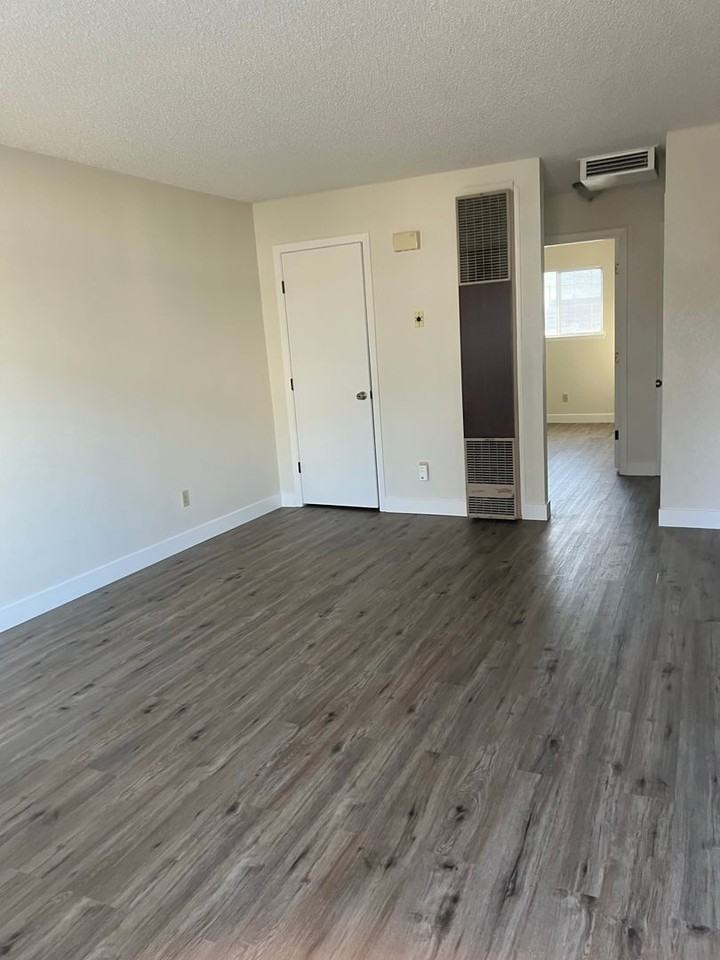 190 N Nevada St - Photo 3 of 16