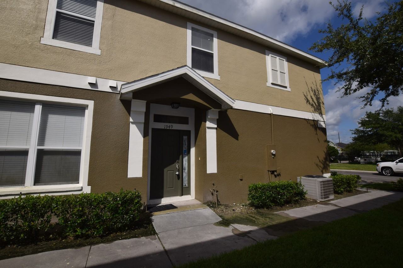 1949 Estancia Cir #A - Photo 2 of 12