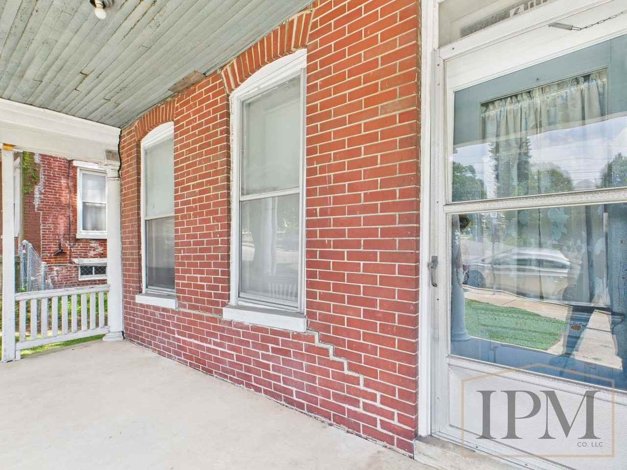 611 N George St - Photo 2 of 11