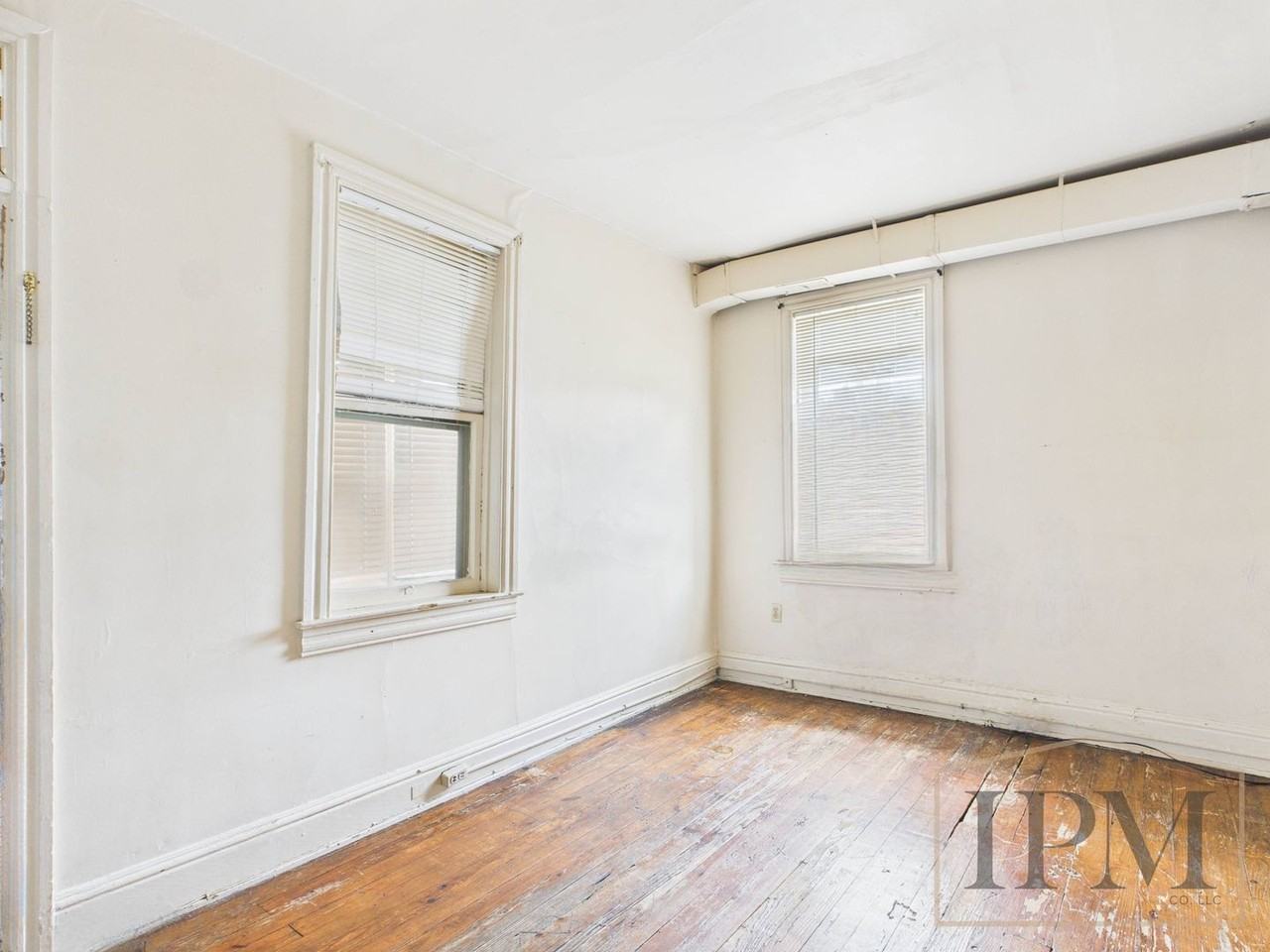 611 N George St - Photo 3 of 11