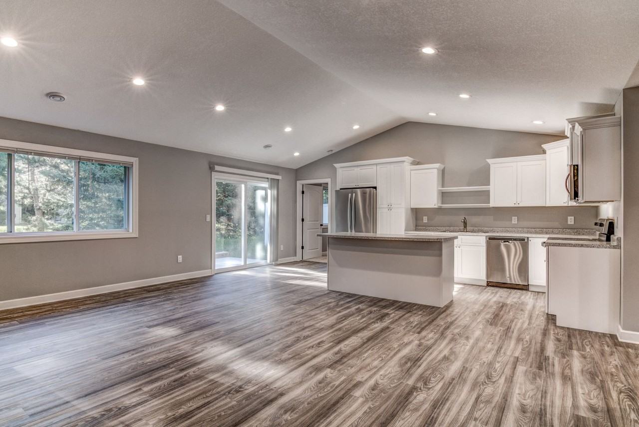 1555B Charleston Dr - Photo 2 of 19