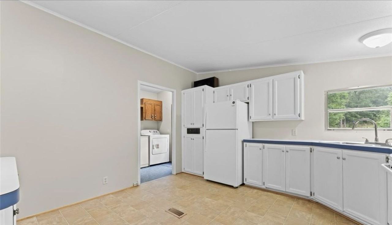 1773 Baldwin Ln - Photo 4 of 21