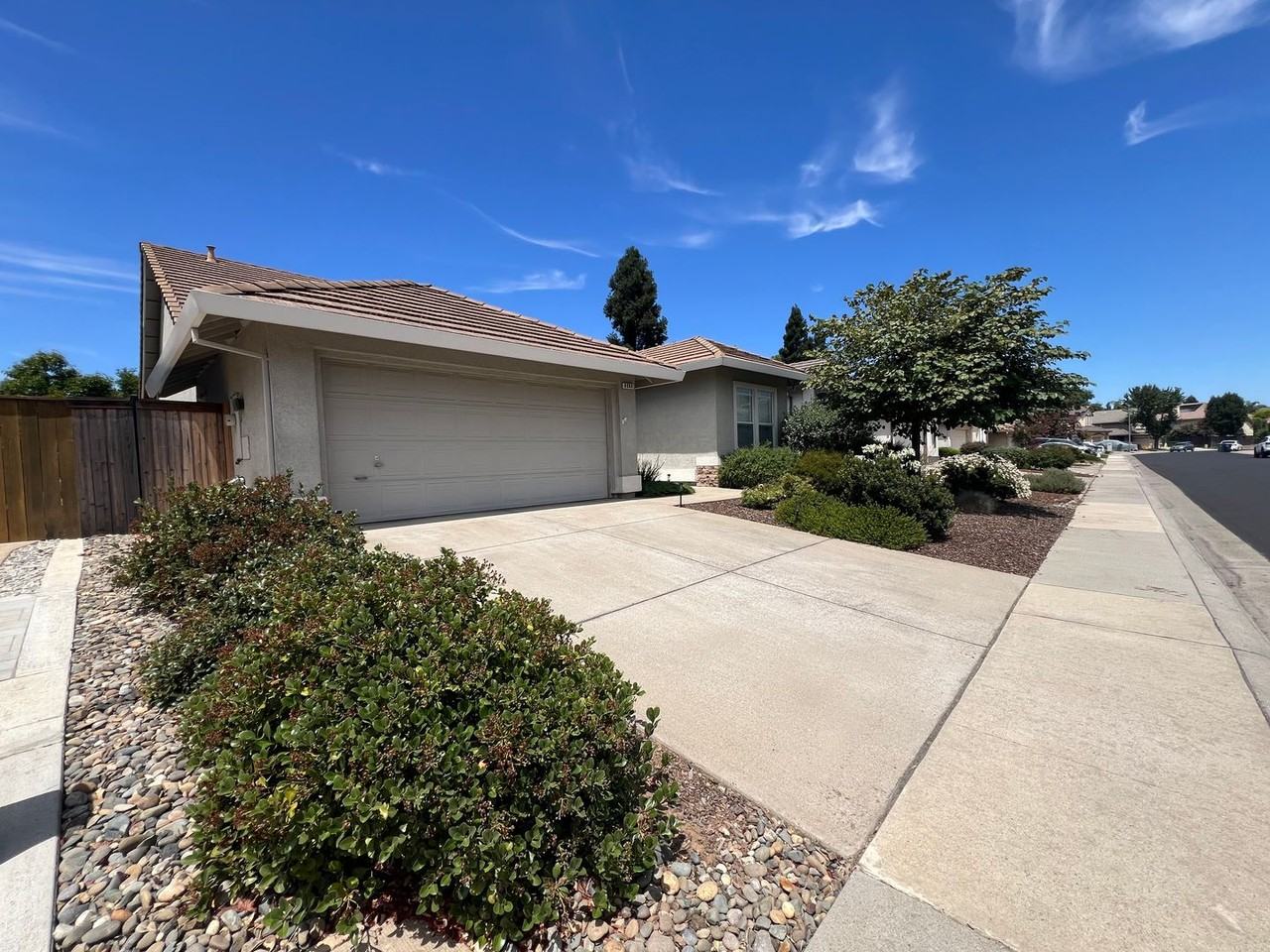 8988 Sierra Nevada Way - Photo 3 of 47