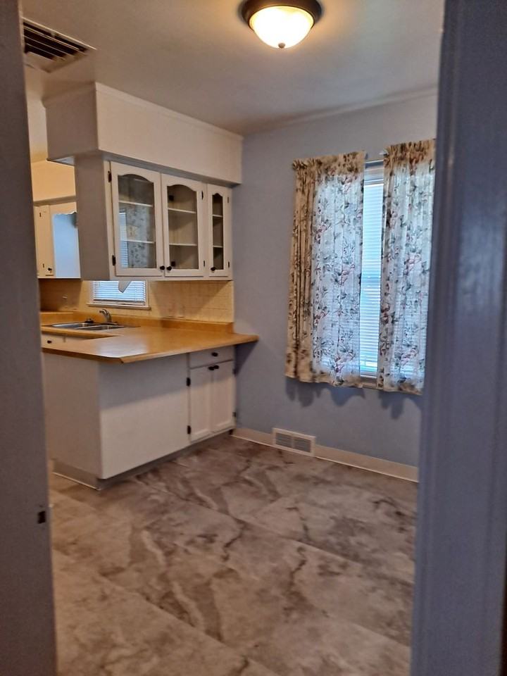 210 Kenwood Dr - Photo 5 of 31