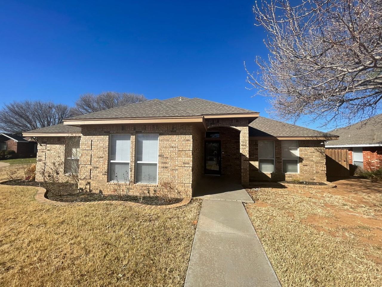 5104 Sherwood Dr - Photo 3 of 27
