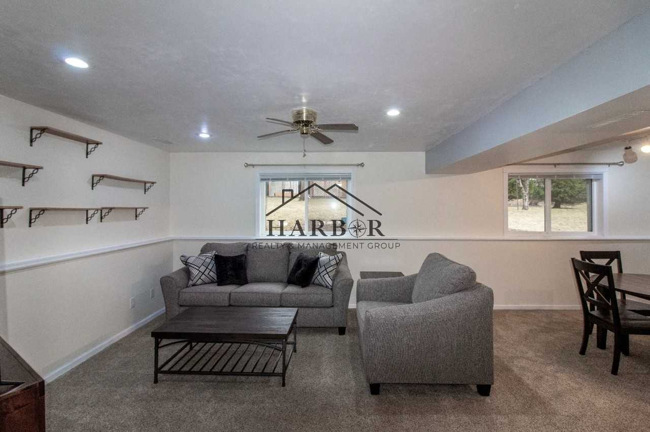 2922 Northern Valley Dr Ne - Photo 3 of 19