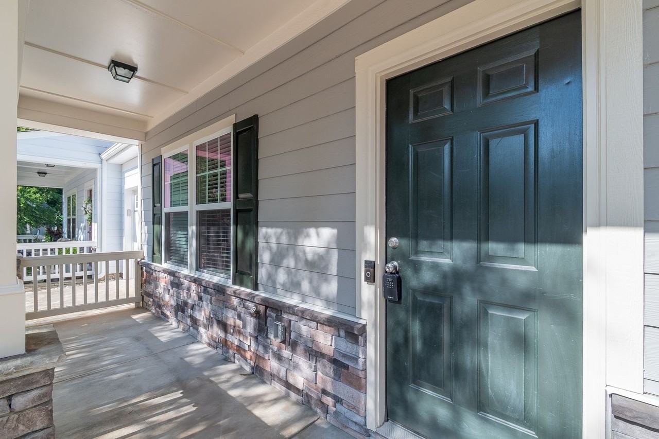 3128 Graceland Cir - Photo 4 of 33