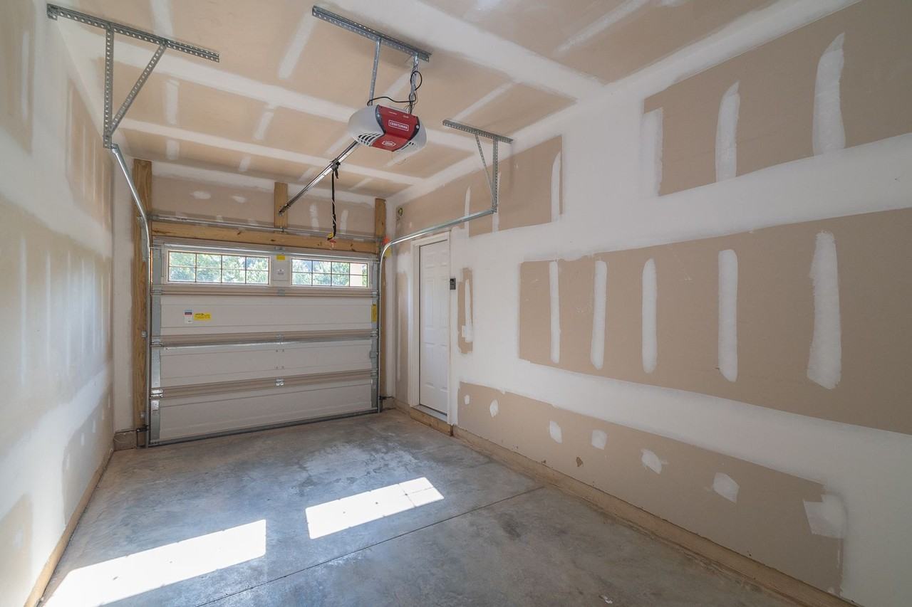 3128 Graceland Cir - Photo 6 of 33