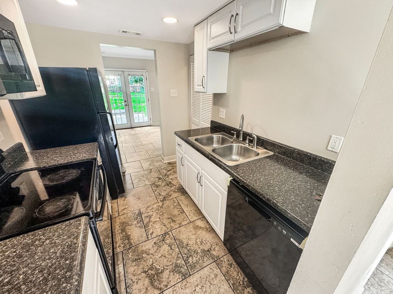 1402 Mechanicsville Tpke - Photo 3 of 13