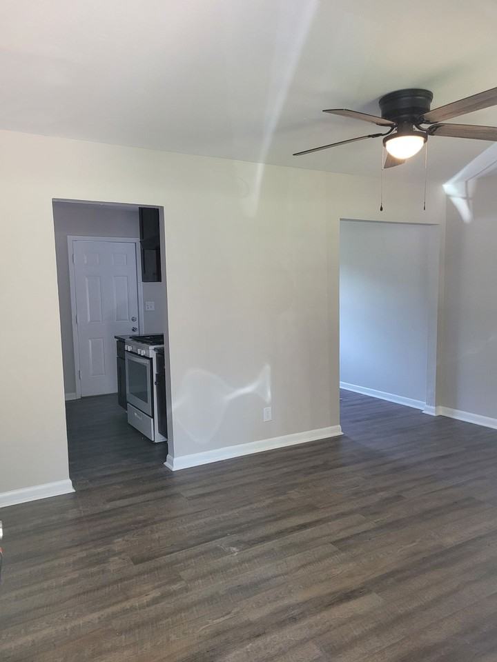 Charming 2 Bedroom, 1 Bath Duplex in North Charleston - Photo 2 of 12
