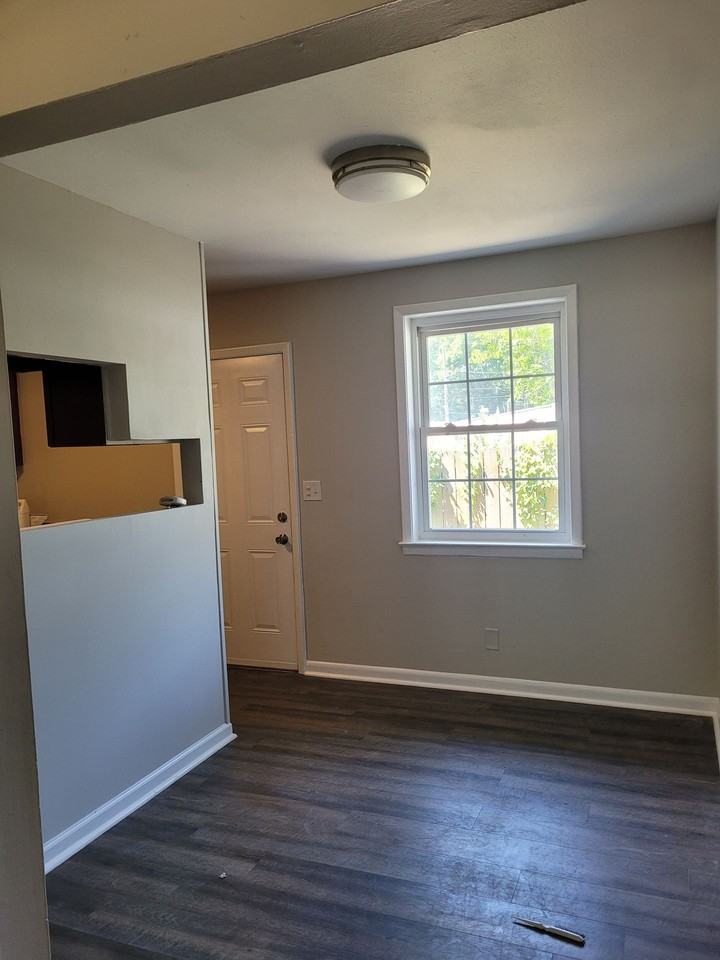 Charming 2 Bedroom, 1 Bath Duplex in North Charleston - Photo 3 of 12