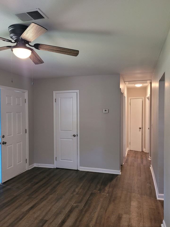 Charming 2 Bedroom, 1 Bath Duplex in North Charleston - Photo 5 of 12