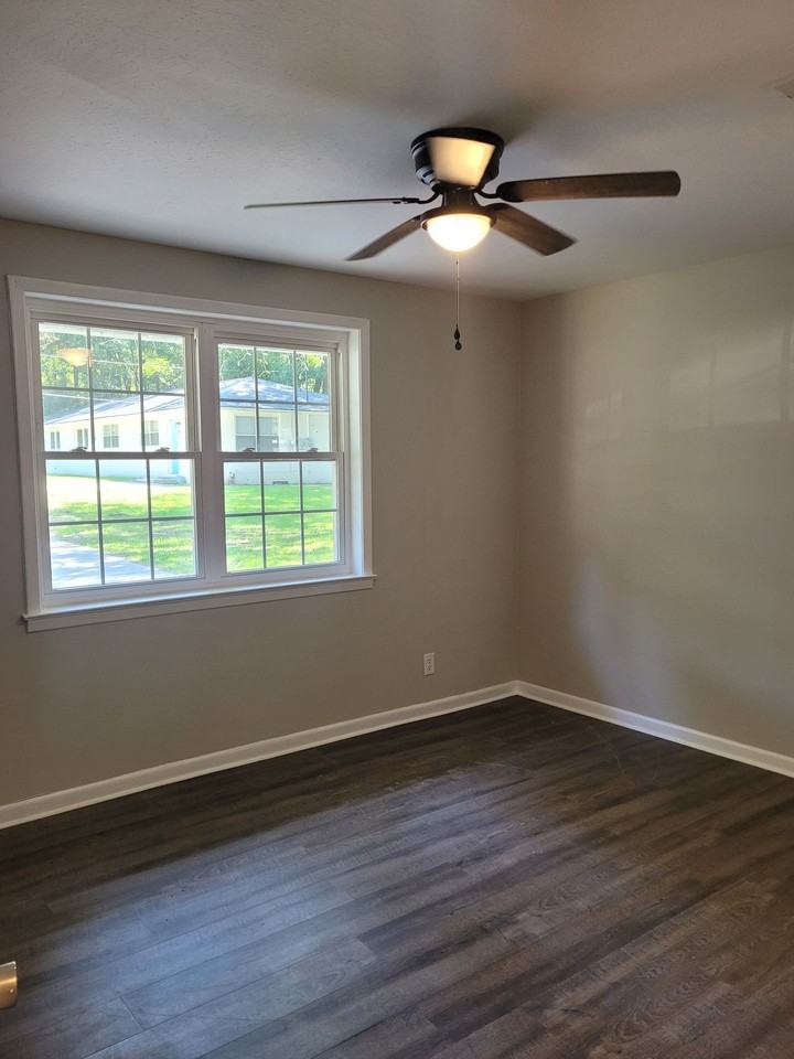 Charming 2 Bedroom, 1 Bath Duplex in North Charleston - Photo 7 of 12