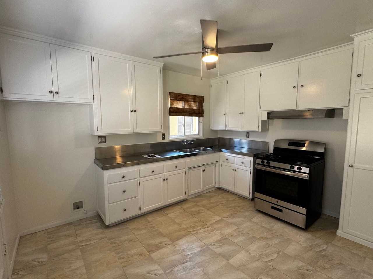 5042 Lorelei Ave - Photo 2 of 15