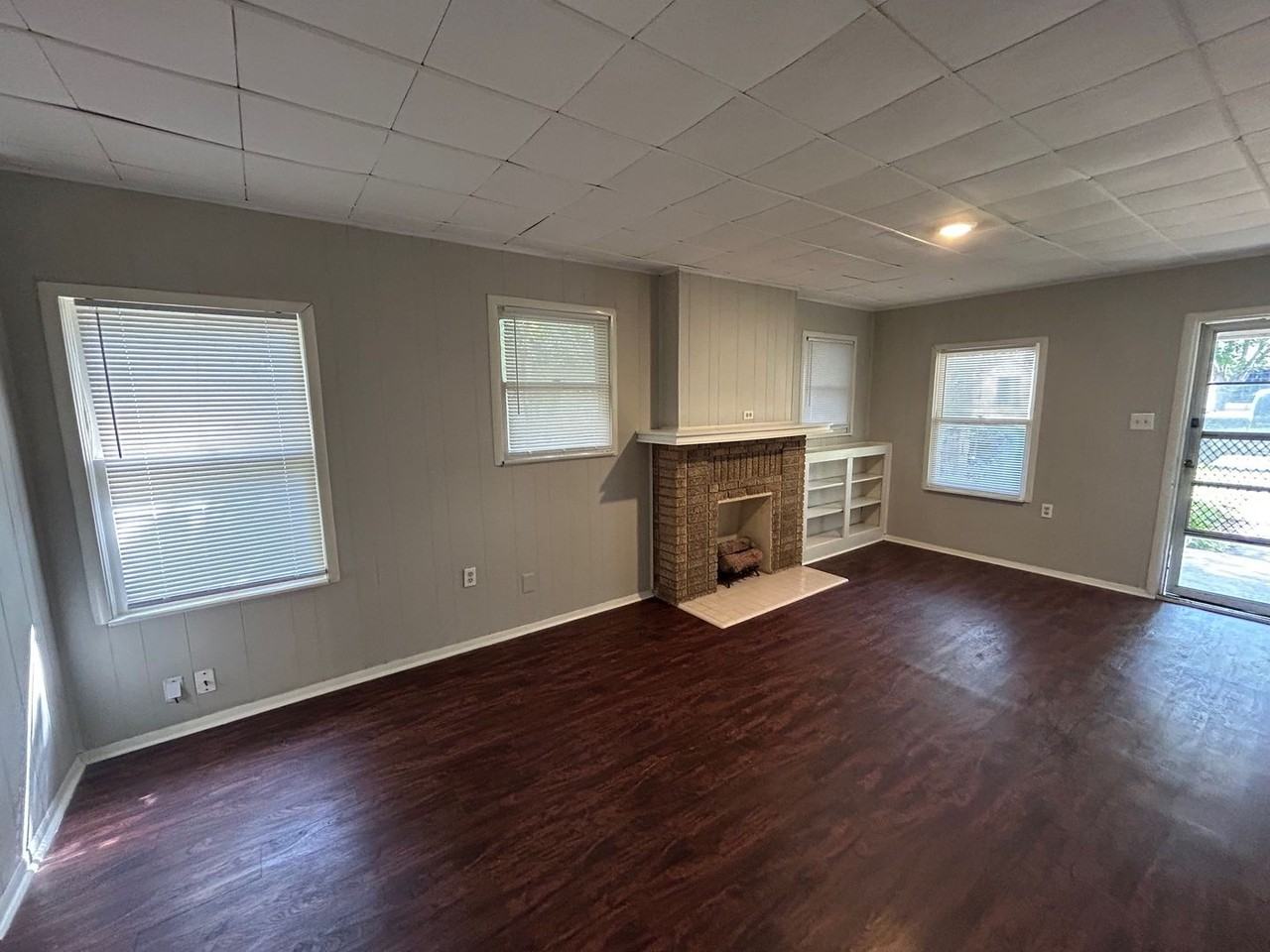 2505 Proctor Ave - Photo 3 of 11