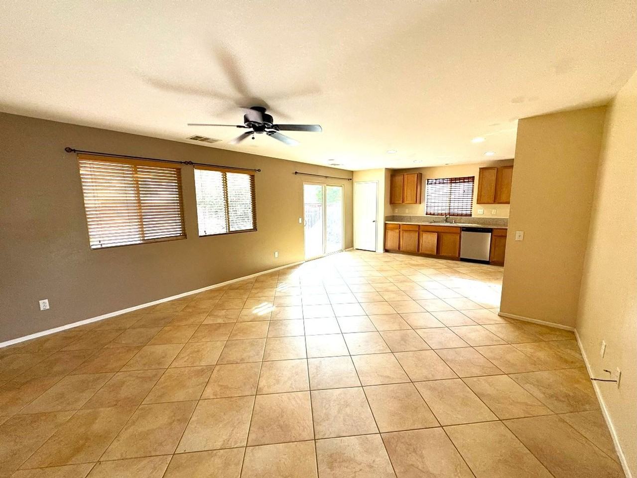 37159 Gallery Ln - Photo 2 of 29