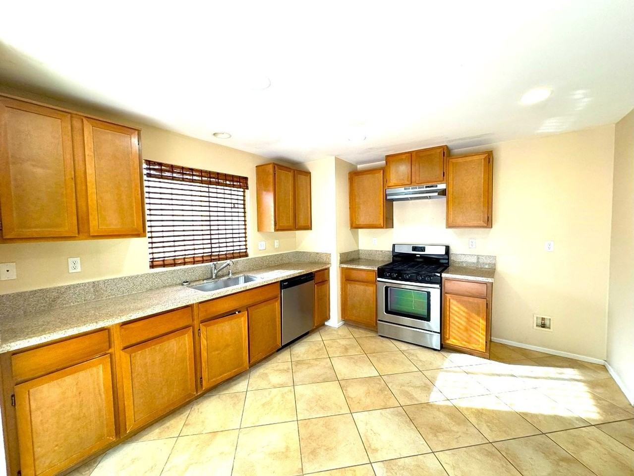 37159 Gallery Ln - Photo 3 of 29