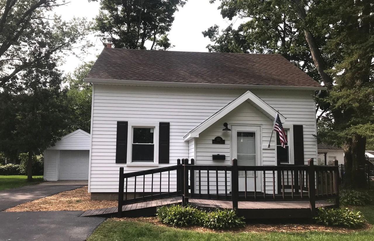 222 Franklin St - Photo 2 of 25