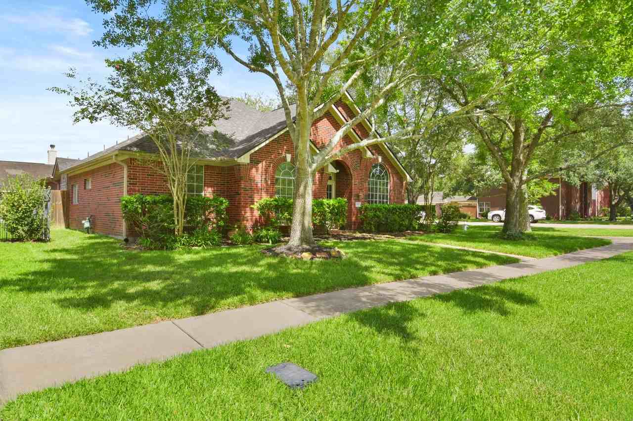 4002 N Barnett Way - Photo 3 of 40