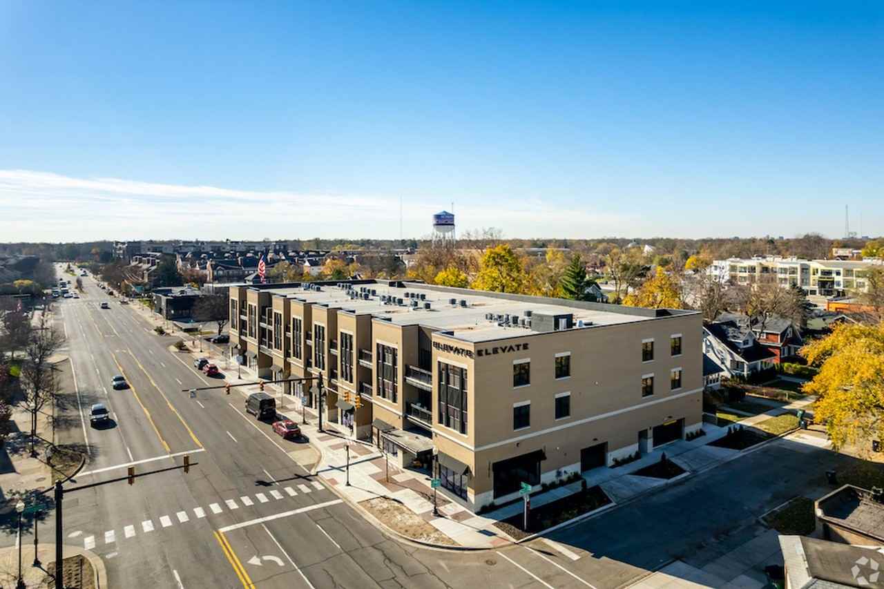 Luxury Meets Walkable Downtown Royal Oak - Photo 2 of 10