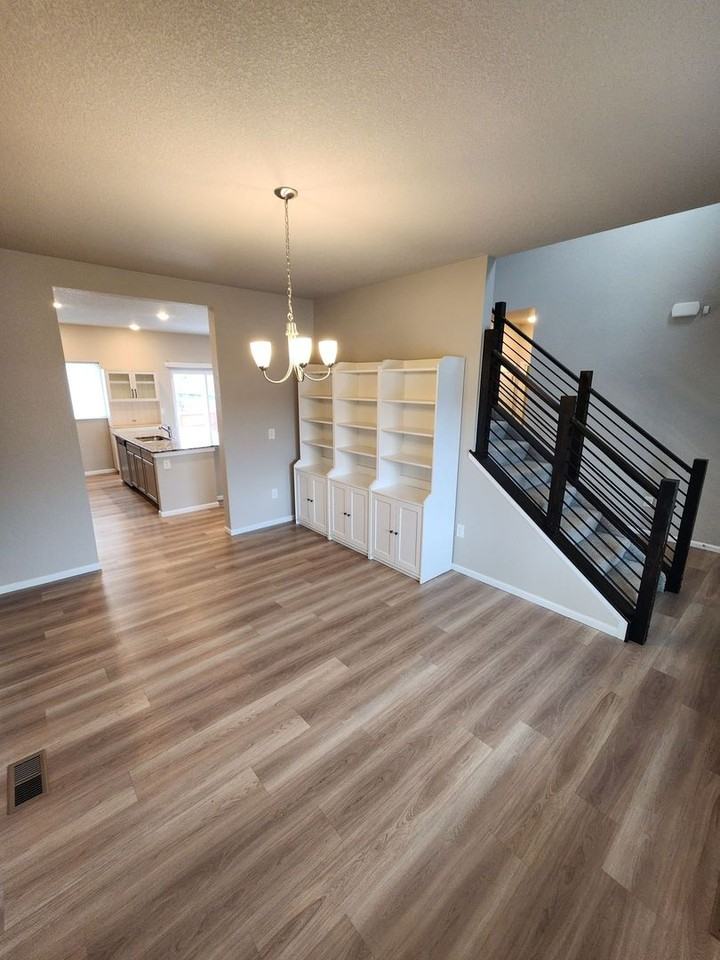 13167 Parkland Dr - Photo 4 of 34