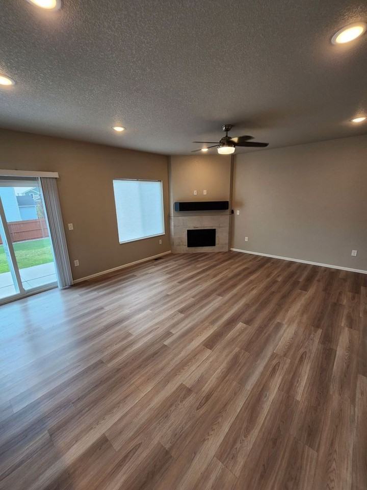 13167 Parkland Dr - Photo 6 of 34