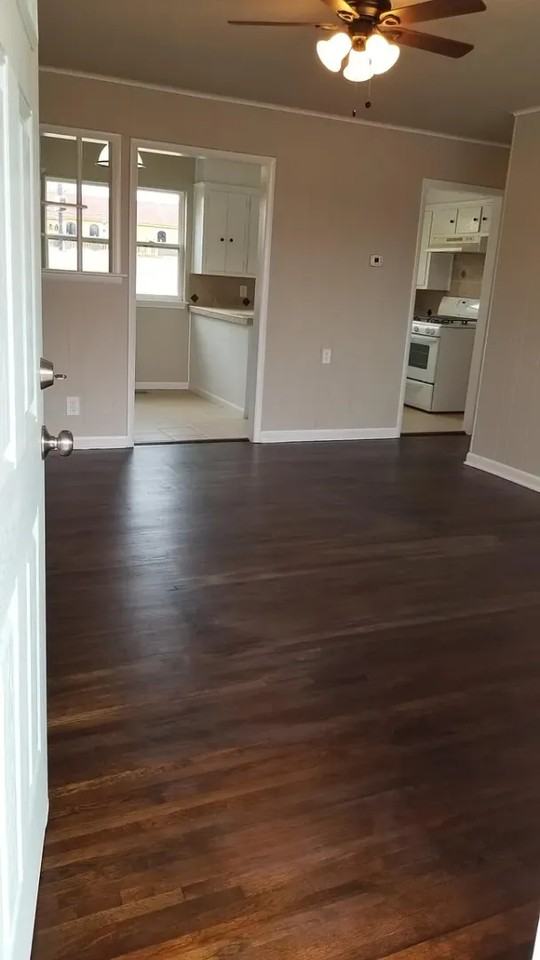 301 E 11th St - Photo 2 of 12