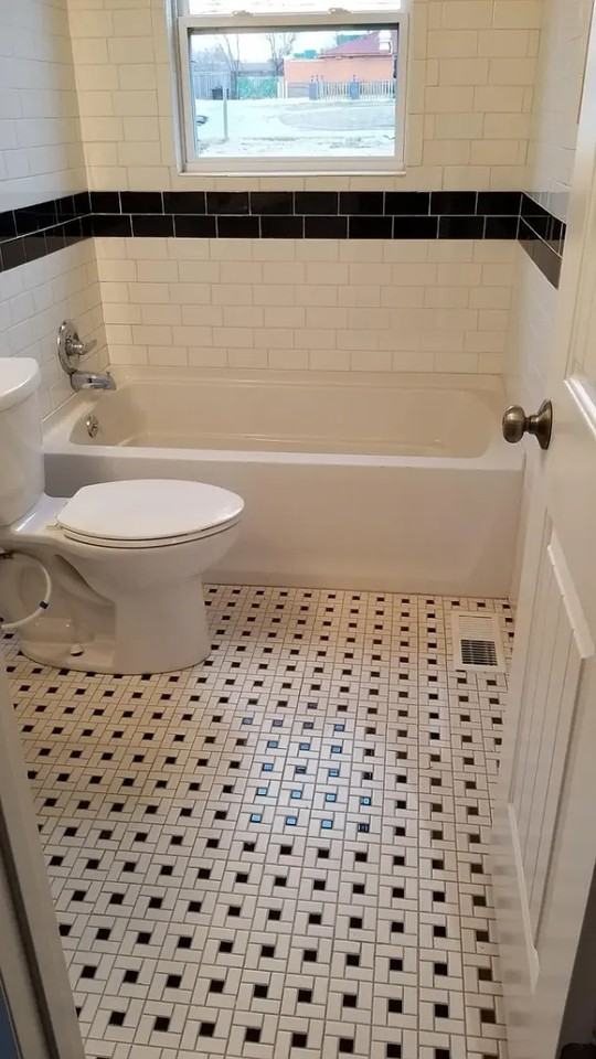 301 E 11th St - Photo 7 of 12