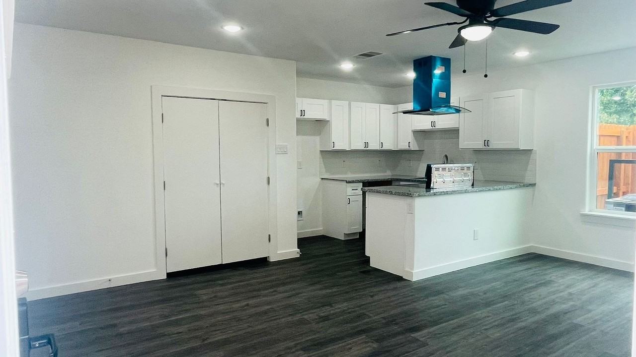 7611 Shotwell St #B - Photo 3 of 10