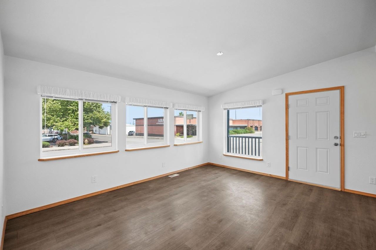 204 S Sheridan St - Photo 4 of 18