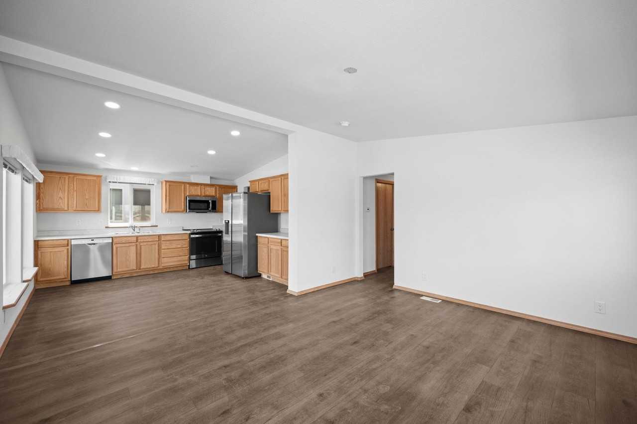 204 S Sheridan St - Photo 5 of 18