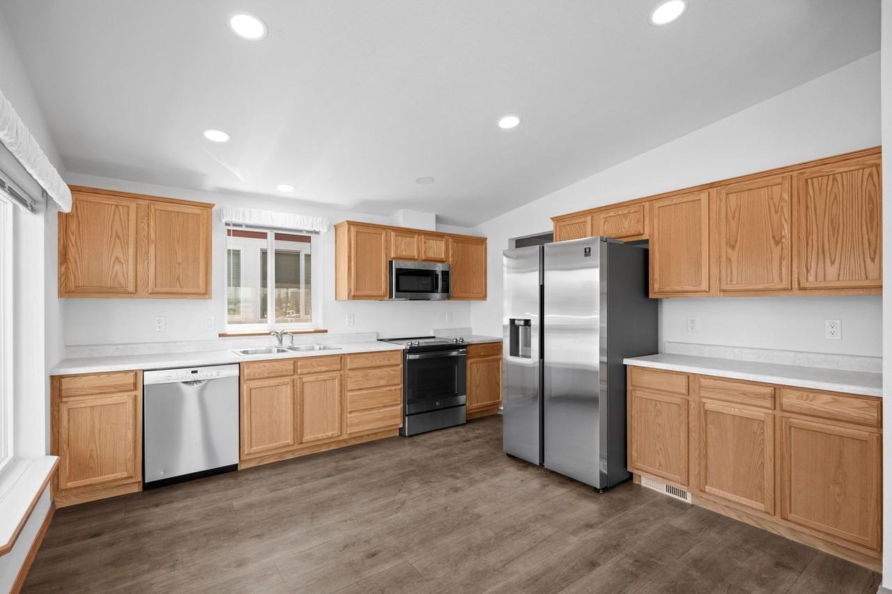 204 S Sheridan St - Photo 7 of 18