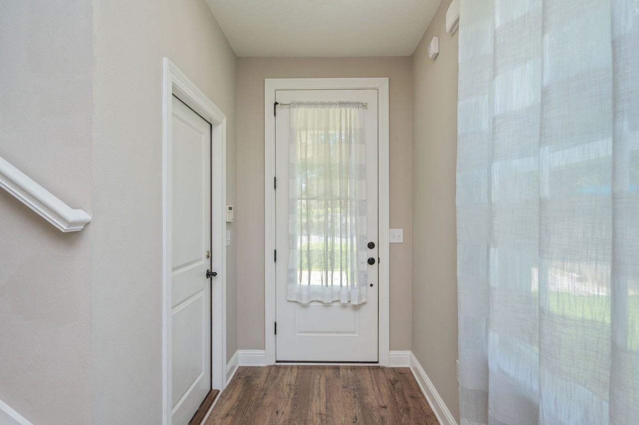 401 King St - Photo 5 of 45