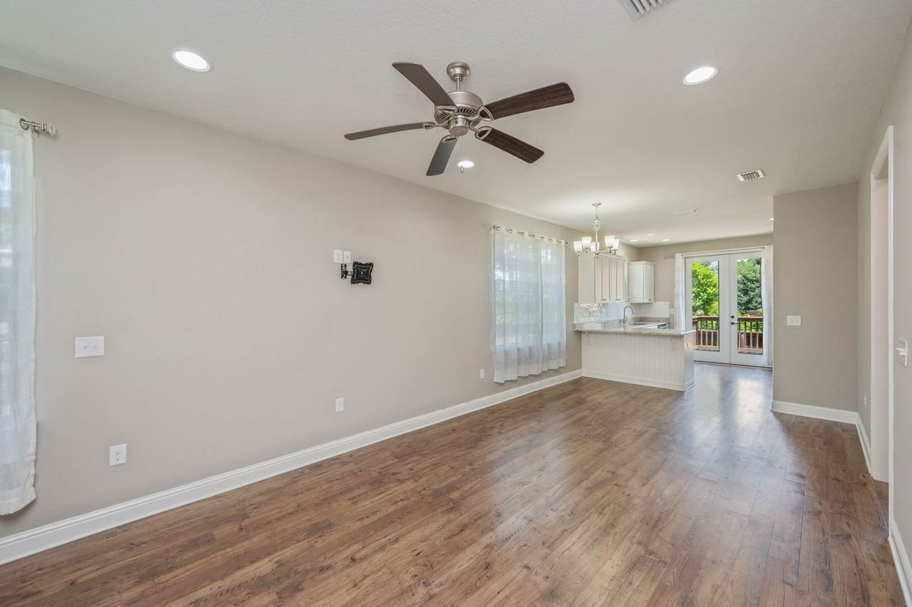 401 King St - Photo 7 of 45