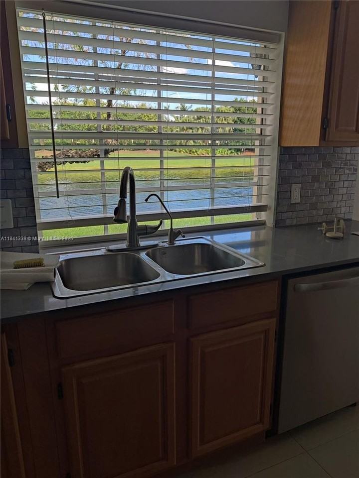 1510 Springside Dr - Photo 2 of 11