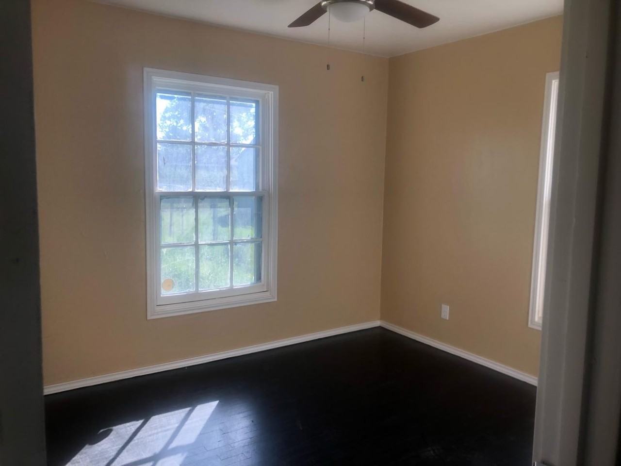 704 Deane Dr - Photo 3 of 14