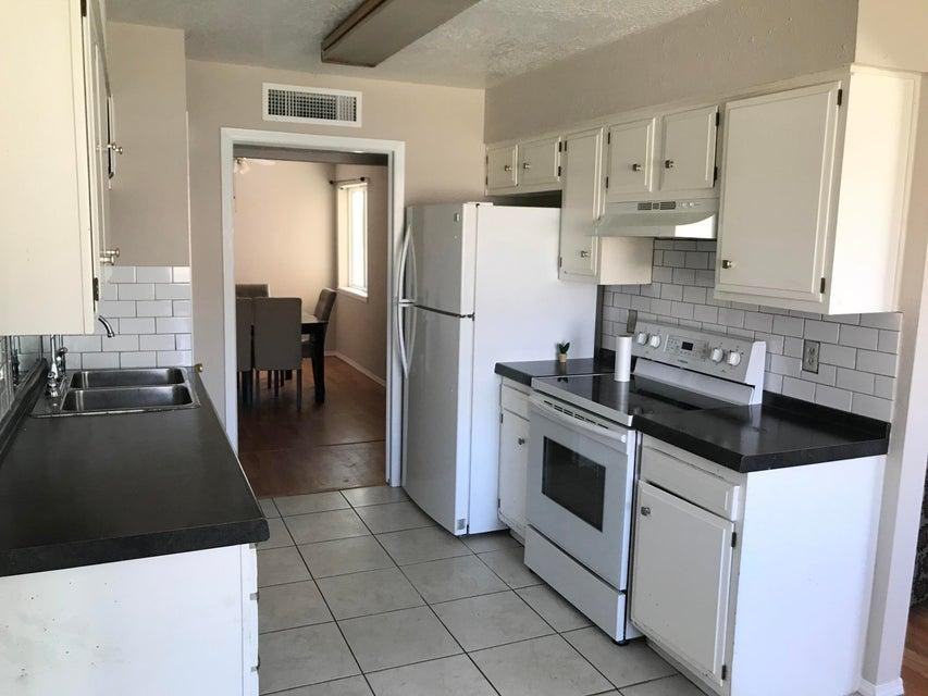 10229 Ashwood Dr - Photo 3 of 15