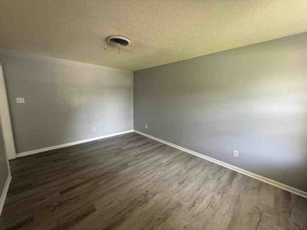 1204 S 7th St - Photo 4 of 38