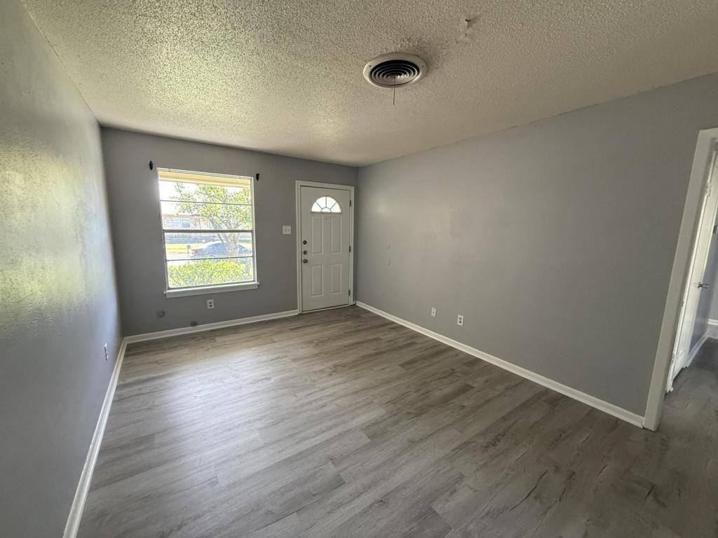 1204 S 7th St - Photo 6 of 38