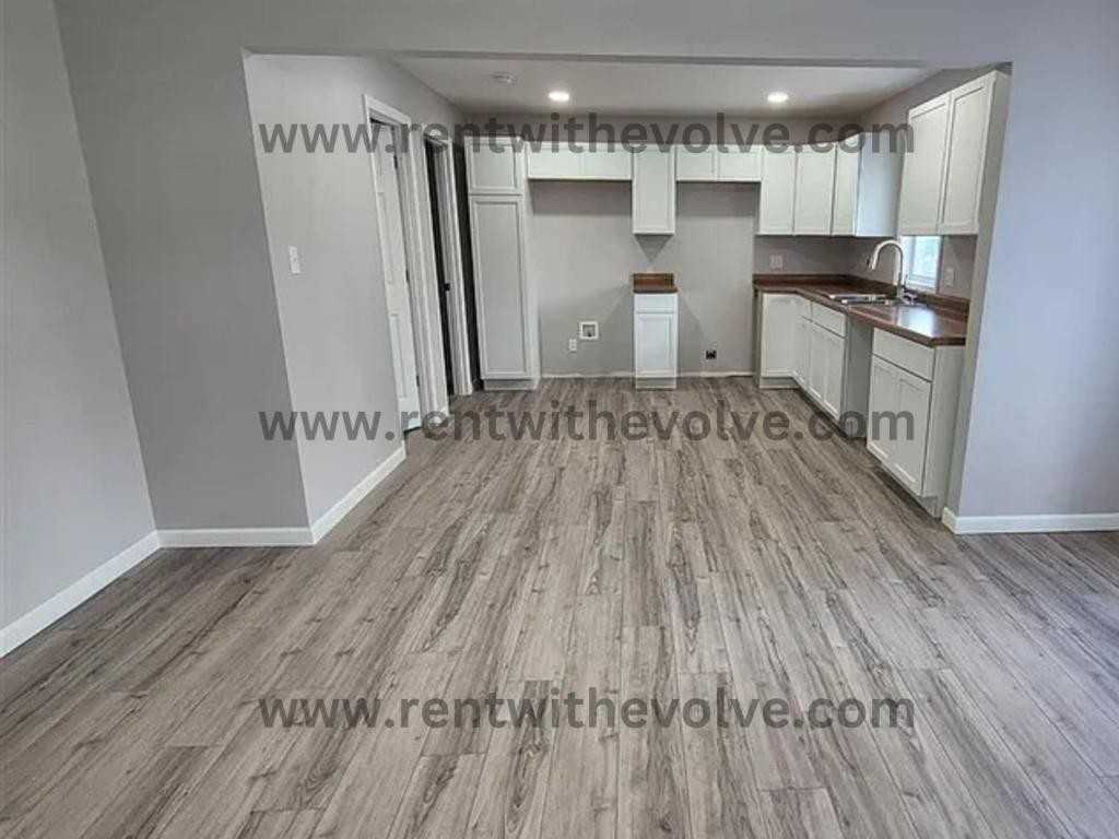 521 E Short St - Photo 2 of 10